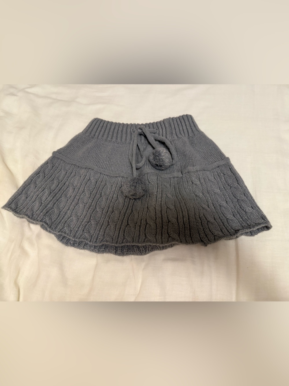 Grey knit mini skirt with pom pom ribbon detail